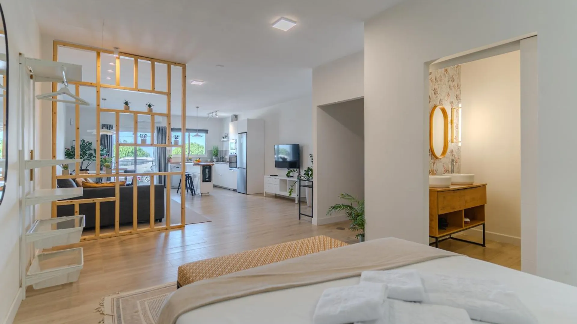 Loft The Pa By Paramount Holidays contacts
